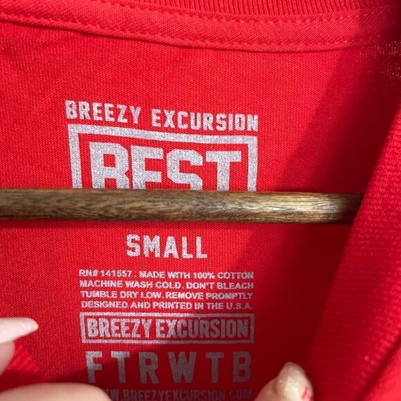 Breezy Excursion Mens NWOT Red White Colorblock Best Short Sleeve TShirt Small - Picture 5 of 6